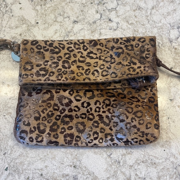 Animal print wristlet by Lulu - Picture 2 of 10